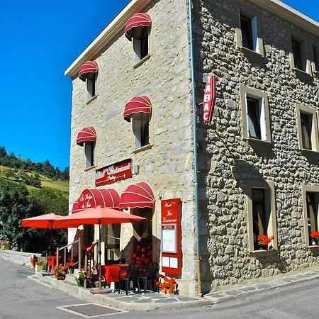 Au Parfum Des Bois Hotell Saint-Cirgues-en-Montagne Exteriör bild