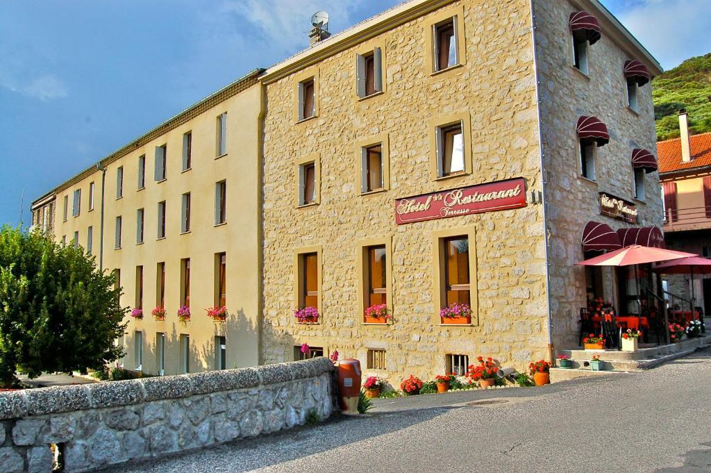 Au Parfum Des Bois Hotell Saint-Cirgues-en-Montagne Exteriör bild