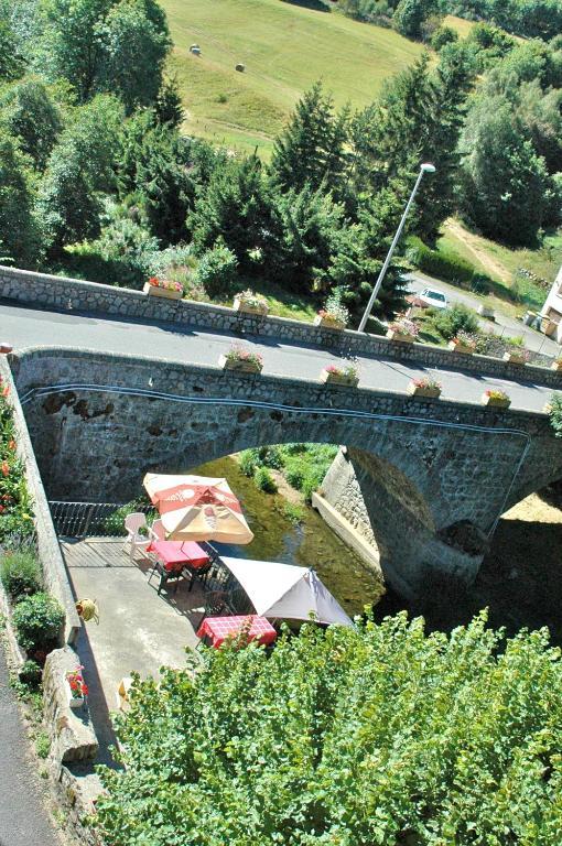 Au Parfum Des Bois Hotell Saint-Cirgues-en-Montagne Rum bild
