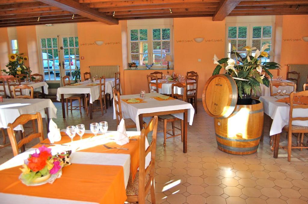 Au Parfum Des Bois Hotell Saint-Cirgues-en-Montagne Exteriör bild